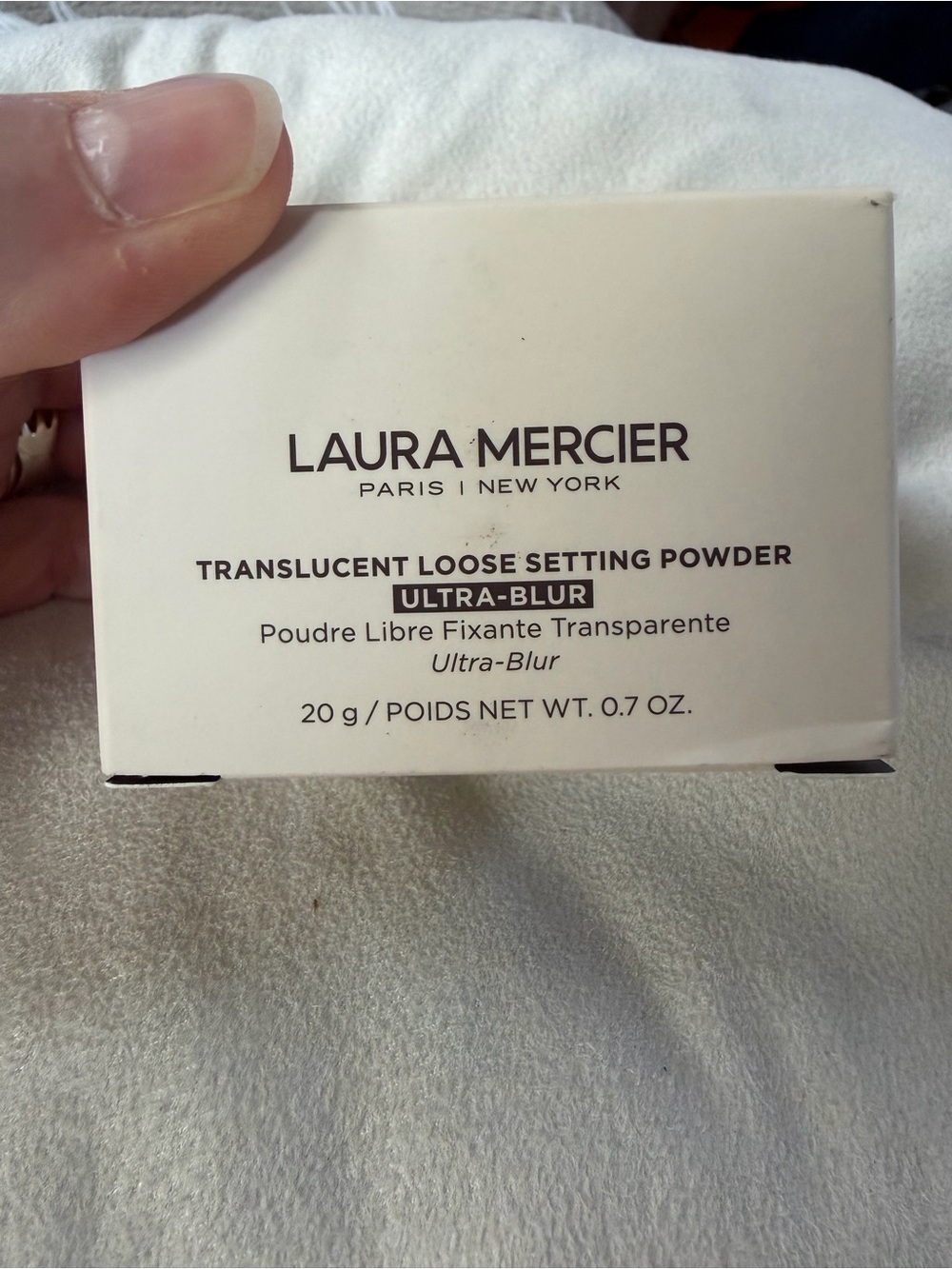 laura mercier Translucent Loose Setting Powder in Cream White Packaging